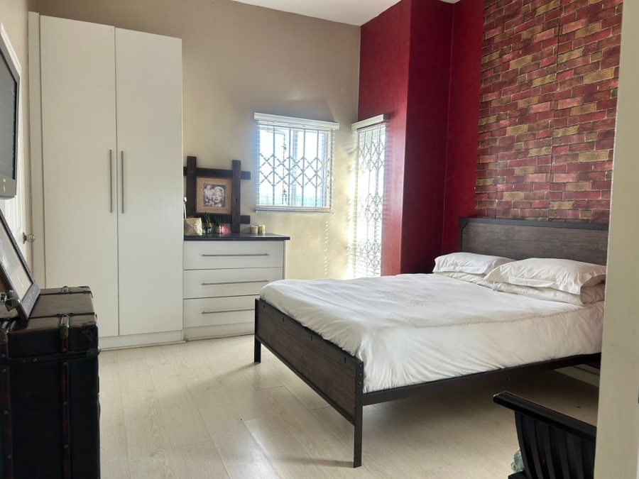5 Bedroom Property for Sale in Nahoon Valley Park Eastern Cape